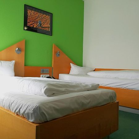 Sportschule Oberhaching Hotel Bagian luar foto