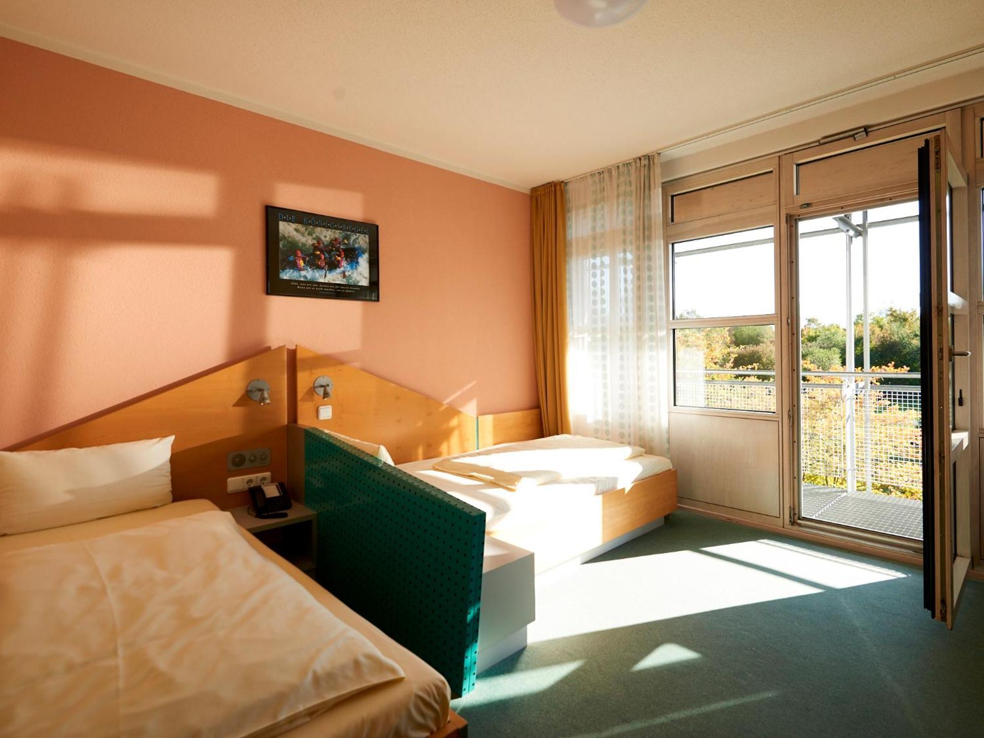 Sportschule Oberhaching Hotel Bagian luar foto