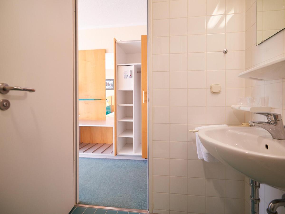 Sportschule Oberhaching Hotel Bagian luar foto